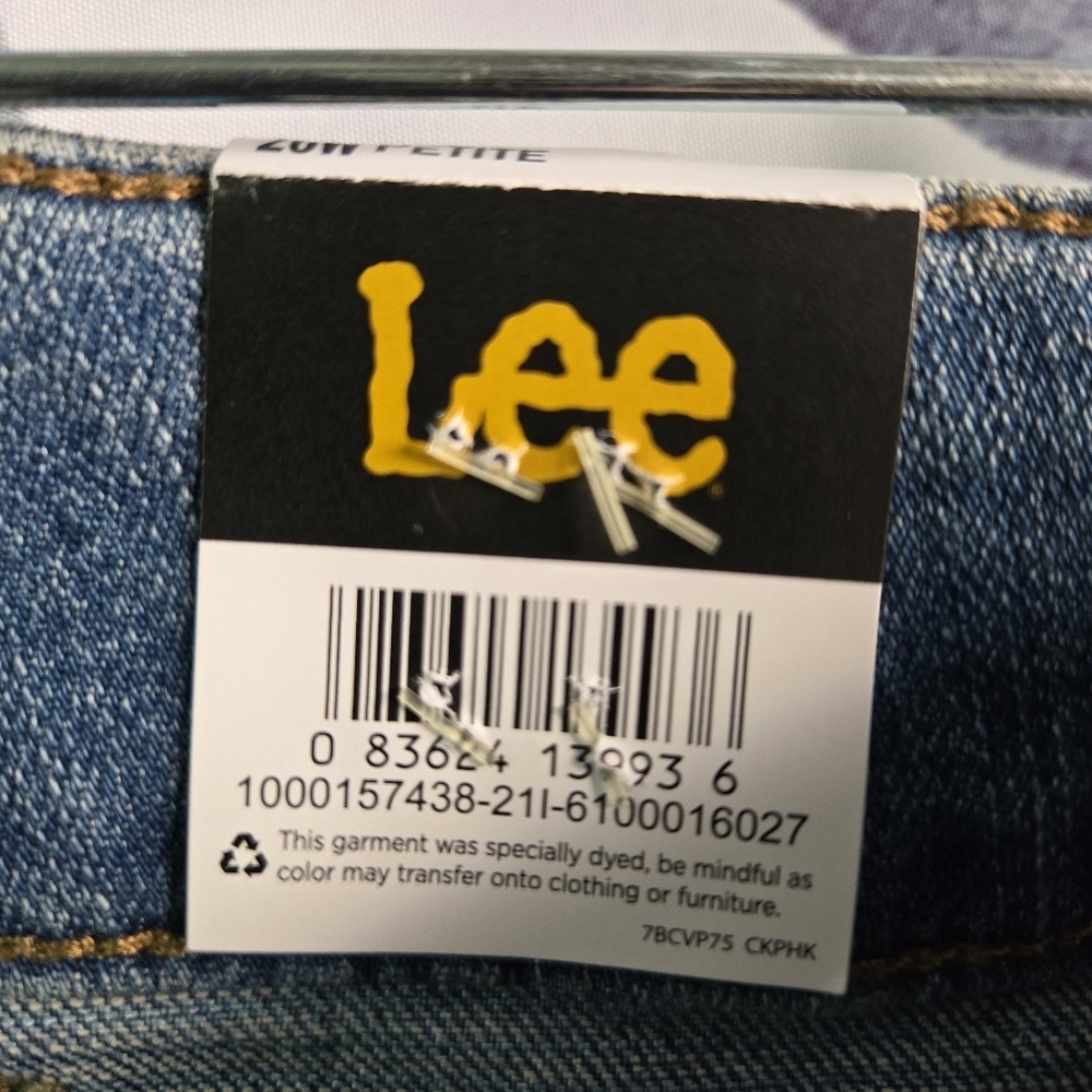 LEE | Petite Plus Relaxed Fit Straight Leg Mid Rise Jeans in Meridian sz 26W - Picture 5 of 13